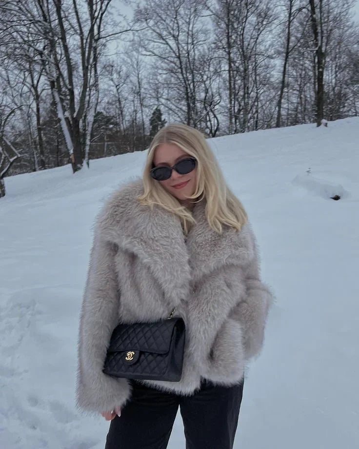 Amelia | Zachte faux-fur jas met een lichte, luxe uitstraling