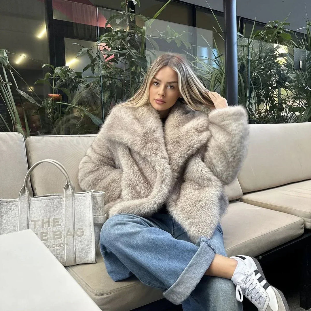 Amelia | Zachte faux-fur jas met een lichte, luxe uitstraling