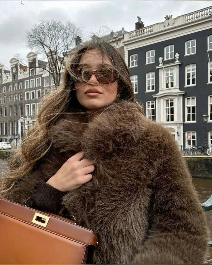 Amelia | Zachte faux-fur jas met een lichte, luxe uitstraling