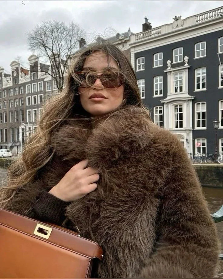 Amelia | Zachte faux-fur jas met een lichte, luxe uitstraling