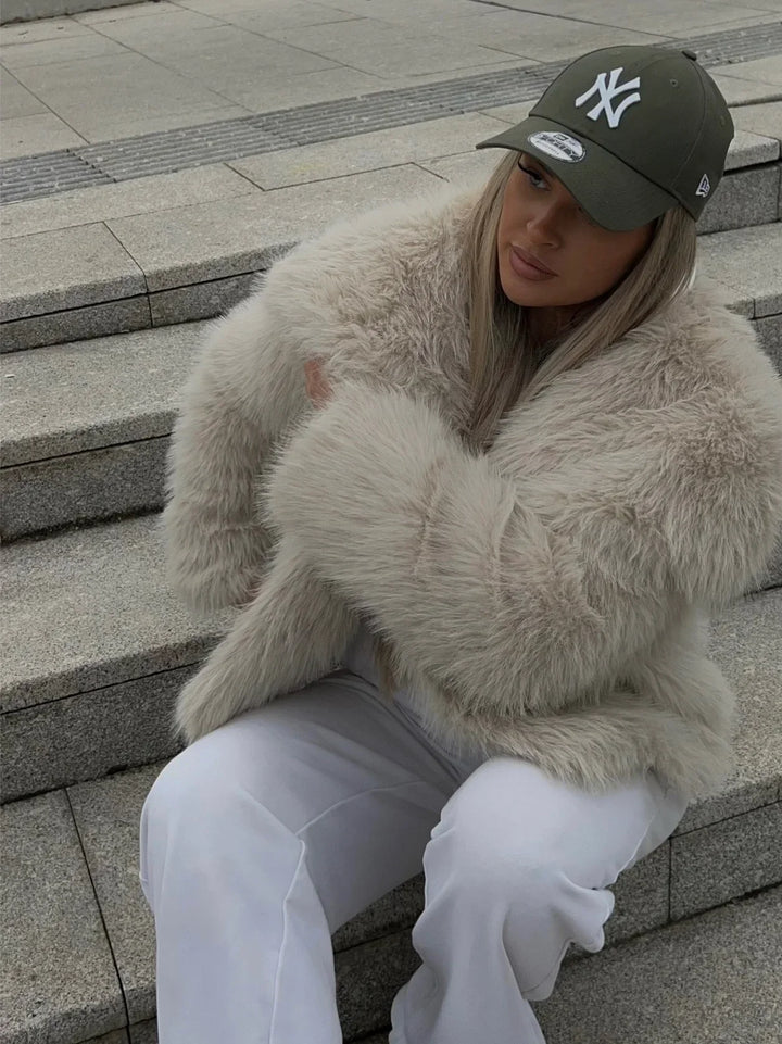 Amelia | Zachte faux-fur jas met een lichte, luxe uitstraling
