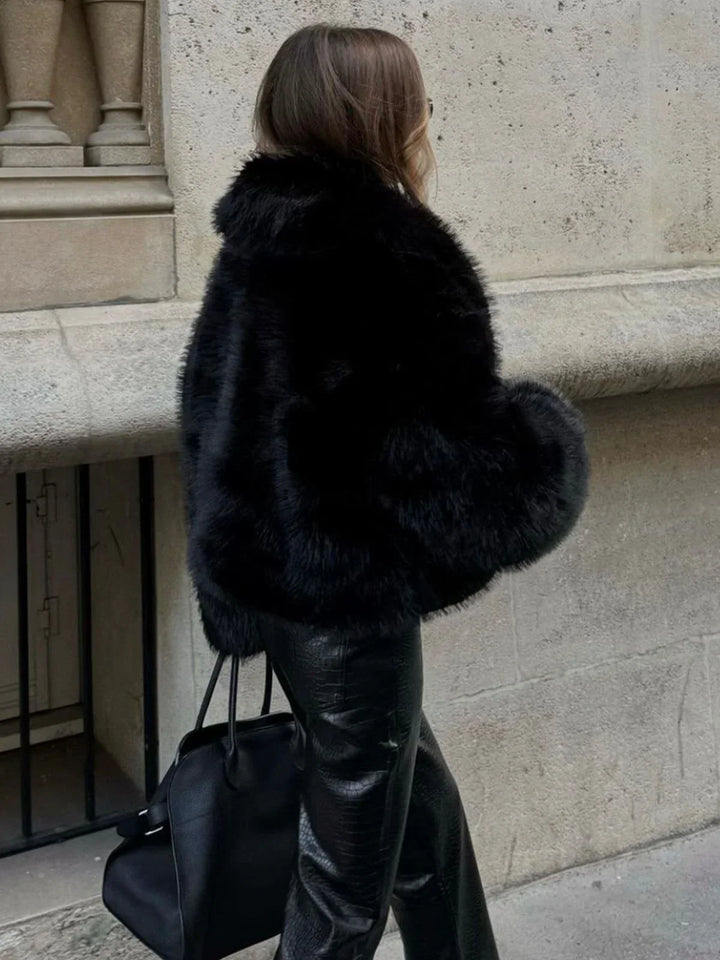 Amelia | Zachte faux-fur jas met een lichte, luxe uitstraling