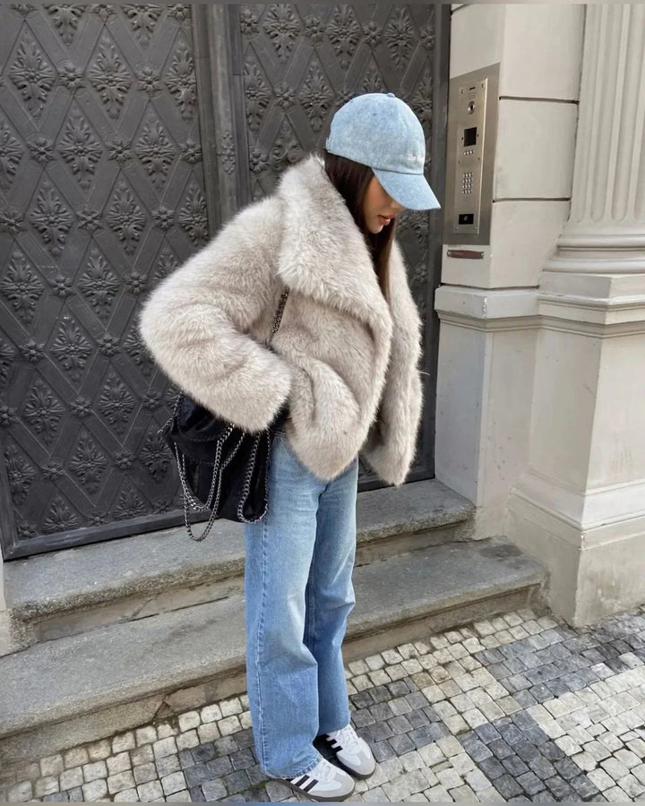 Amelia | Zachte faux-fur jas met een lichte, luxe uitstraling
