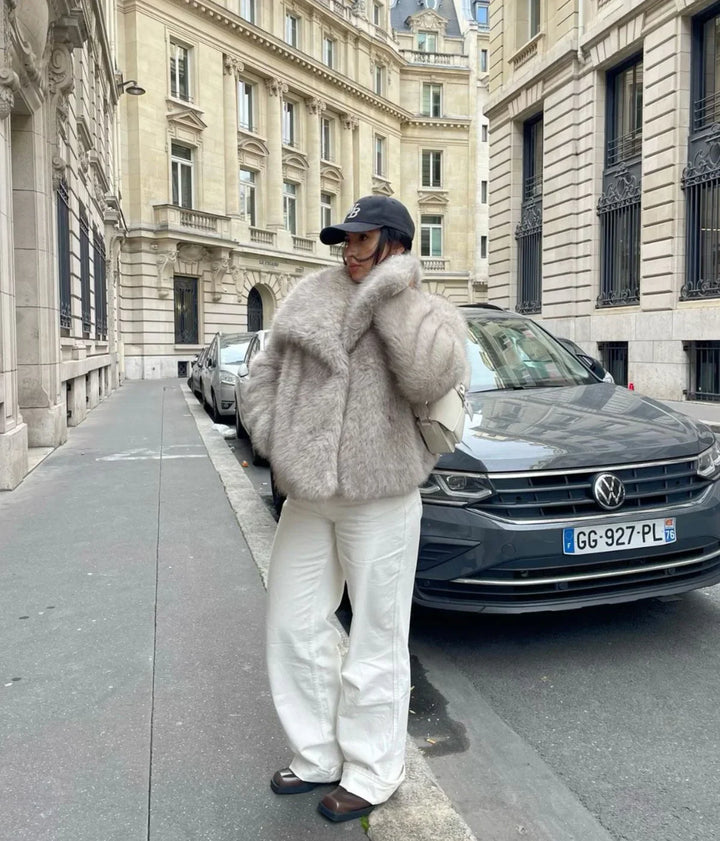 Amelia | Zachte faux-fur jas met een lichte, luxe uitstraling