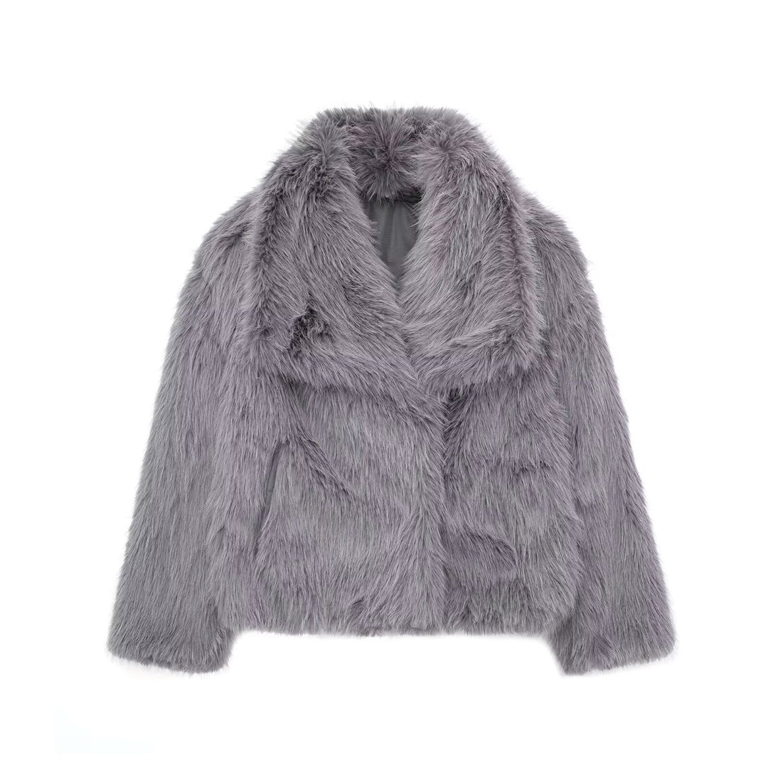 Amelia | Zachte faux-fur jas met een lichte, luxe uitstraling