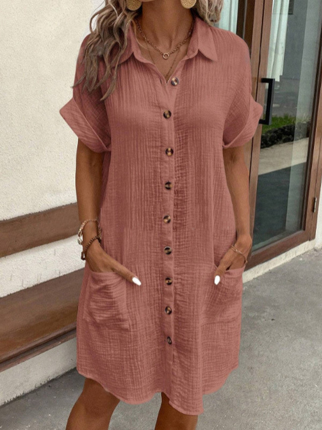 Minke | Robe chemise légère boutonnée pour femme, modèle d'été