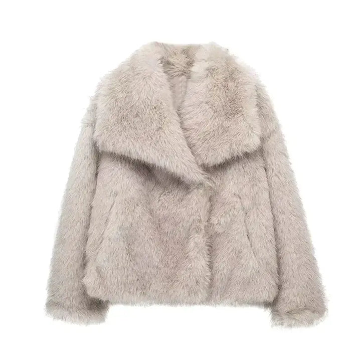 Amelia | Zachte faux-fur jas met een lichte, luxe uitstraling