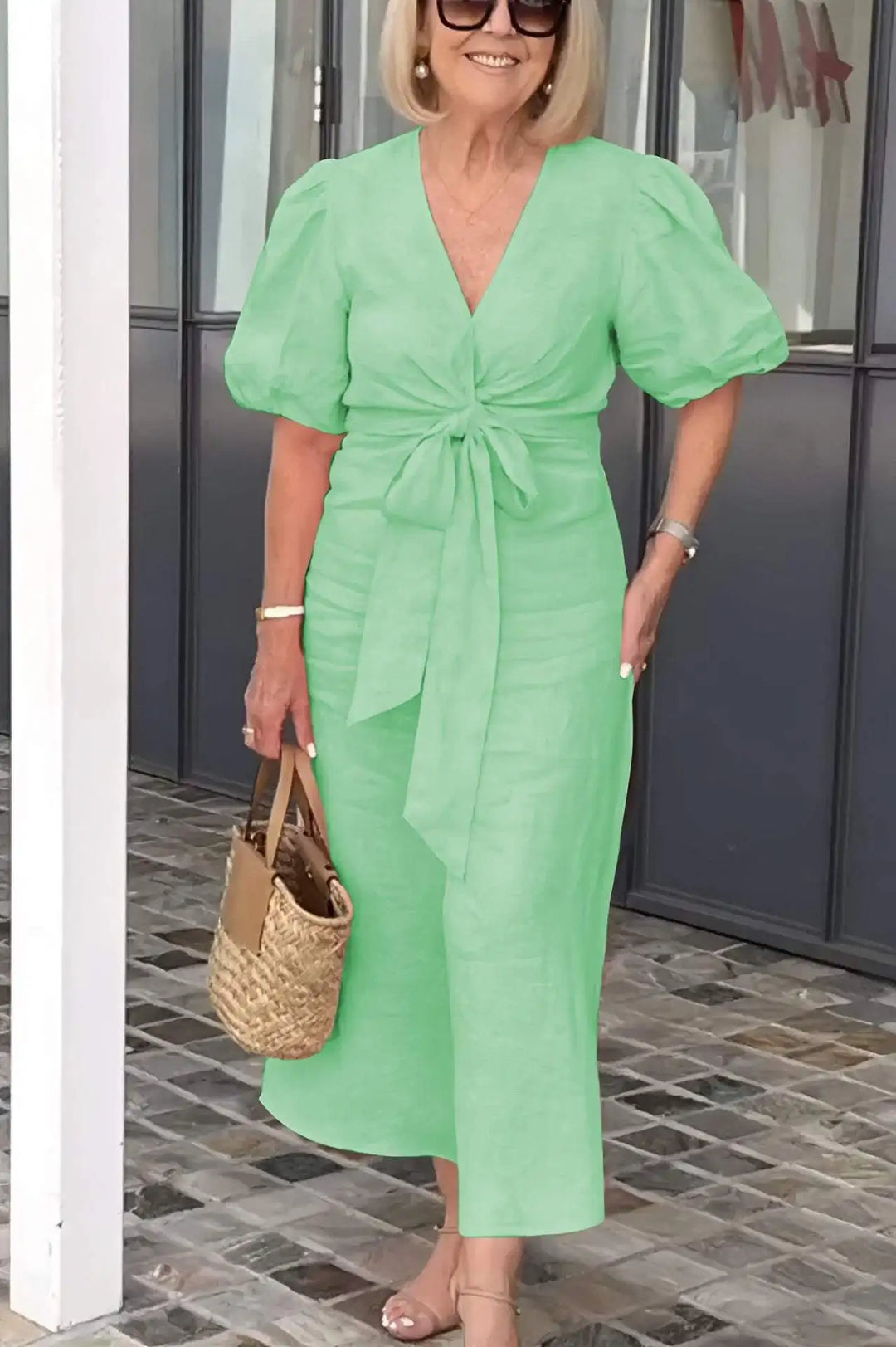 LYNORA | ROBE MIDI ÉLÉGANTE À ENCOLURE EN V 