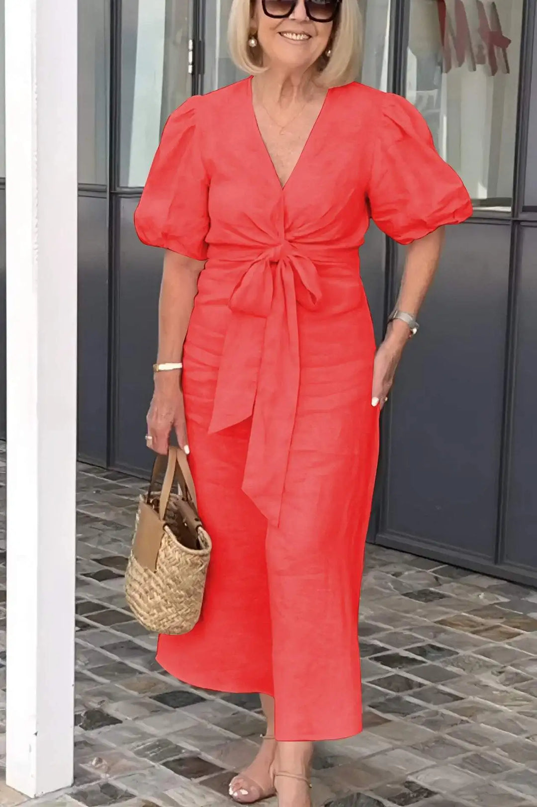 LYNORA | ROBE MIDI ÉLÉGANTE À ENCOLURE EN V 